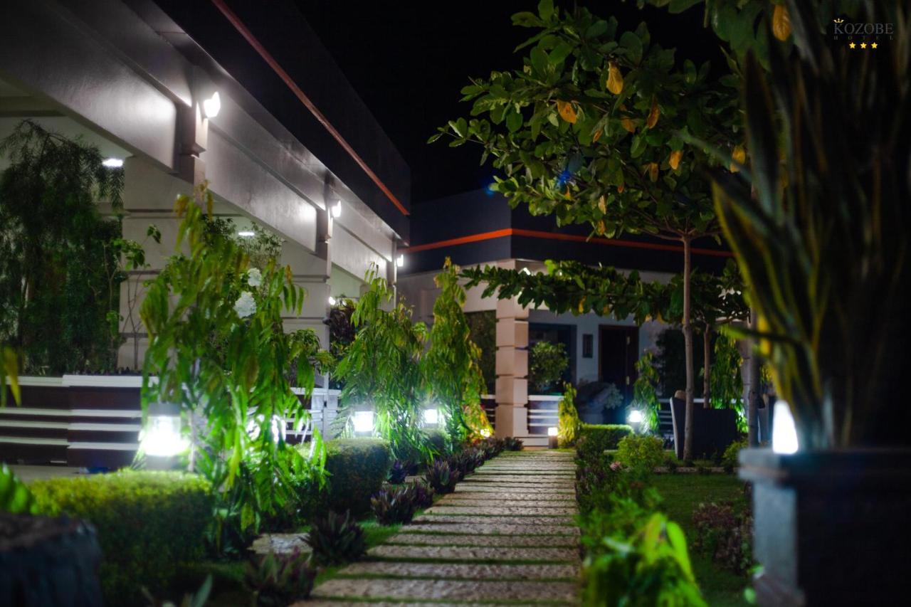 Kozobe Hotel Ambilobe Екстериор снимка